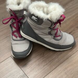 Sorel Whitney Short Lace Winter Boots in Gray and Magenta laces